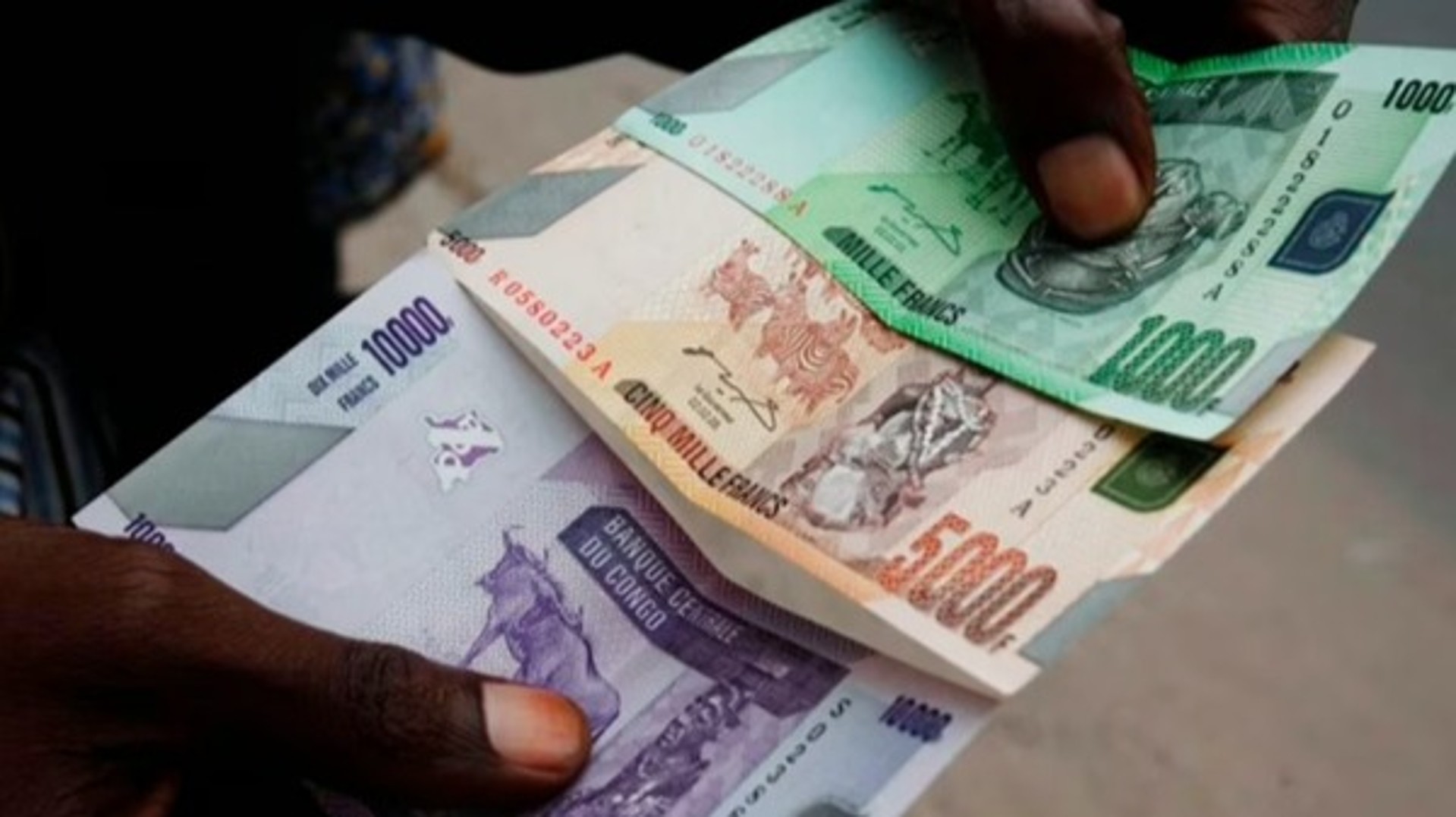 Congo : note en monnaie locale relevée par Fitch