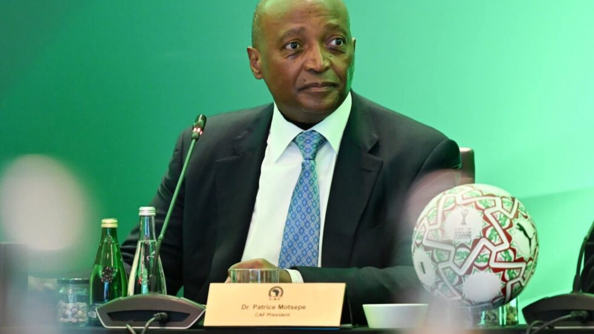 CAF : Motsepe intervient pour éteindre le feu des soupçons de partialité et de corruption