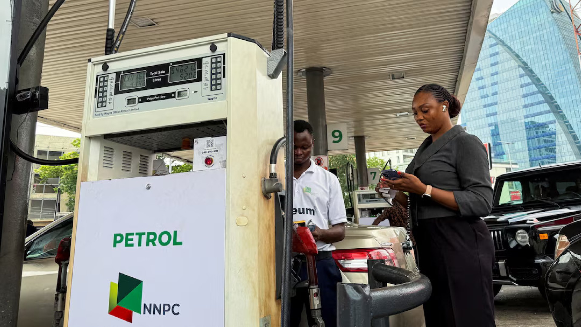 Nigeria : des prix d’essence records malgré la raffinerie de Dangote