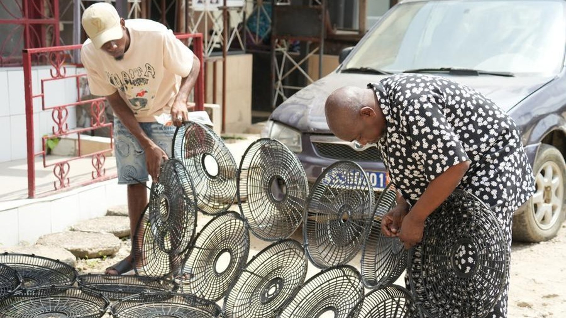 Eco-mode : le pari du styliste Ibrahim Kamissoko pour redorer l’image d’Abobo