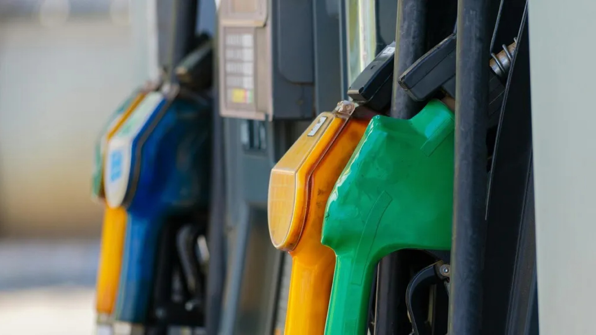 Carburants : les prix flambent dans toutes les régions en Afrique