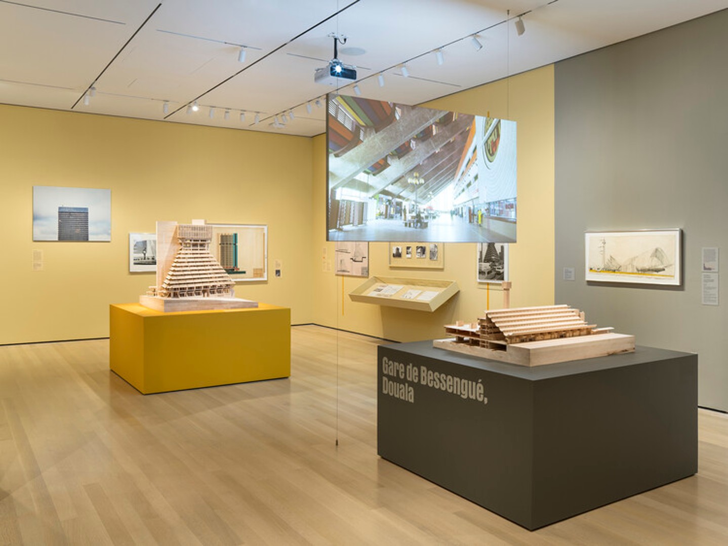 Au coeur de l'exposition&nbsp;“Architects of Liberation : Modernism in Western Africa”, des bâtiments que la poussière du temps avaient fini par rendre invisibles.&nbsp;