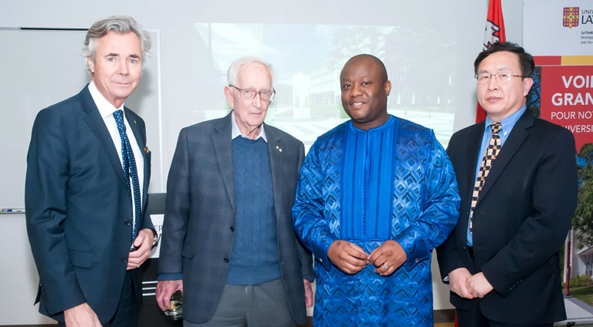Directeur général de la Chambre de commerce Québec-Afrique, Sègbédji Parfait Aïhounhin est ici avec Stephen A. Jarislowsky, investisseur et milliardaire canadien (à sa droite) et Zhan Su, professeur titulaire de la Chaire (à sa gauche). 