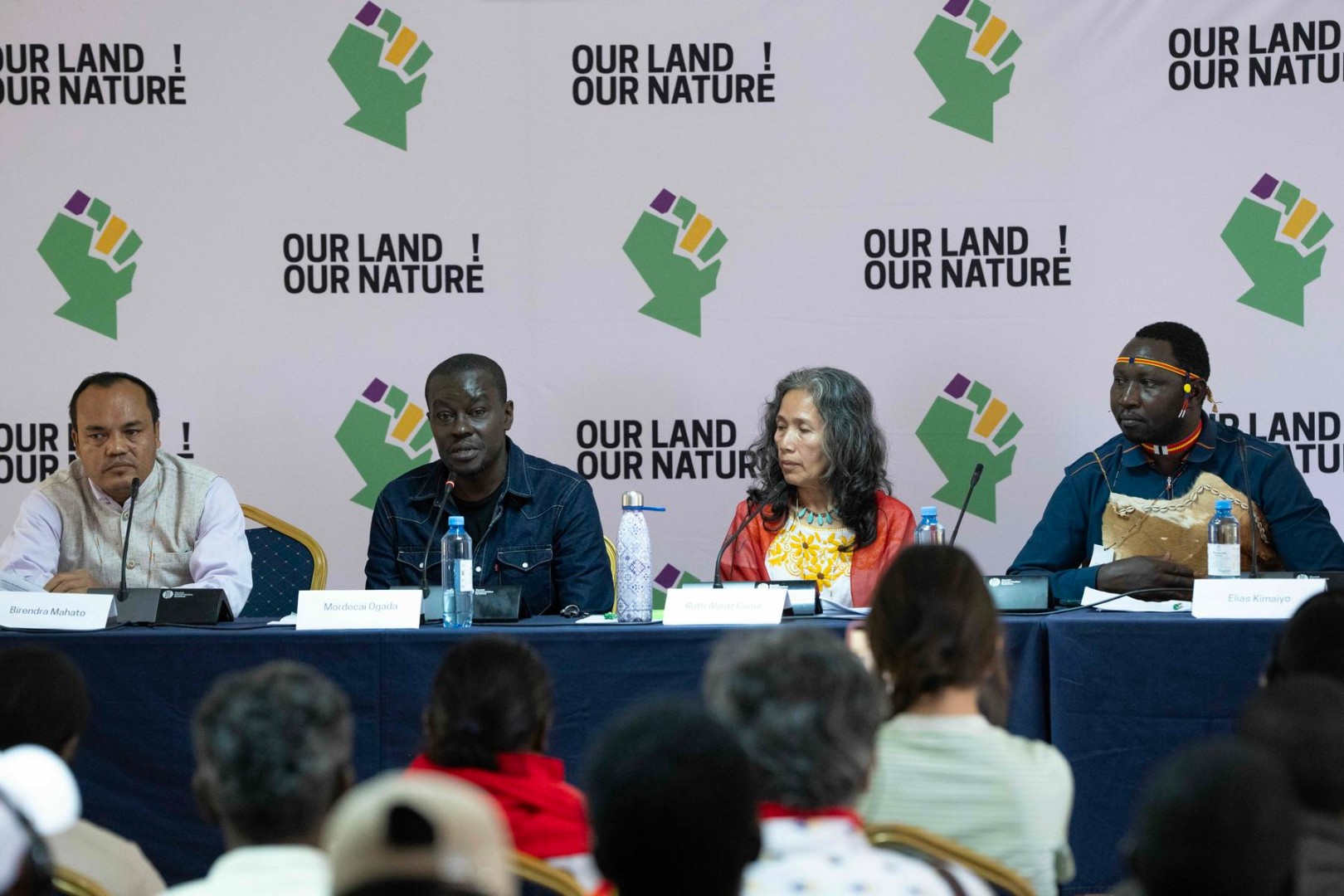 À Nairobi, il a surtout été question des peuples autochtones dans leur rapport à leurs terres ancestrales face à une vision exogène de la nature qui veut leur imposer des parcs, réserves et sanctuaires au nom de la biodiversité.&nbsp;