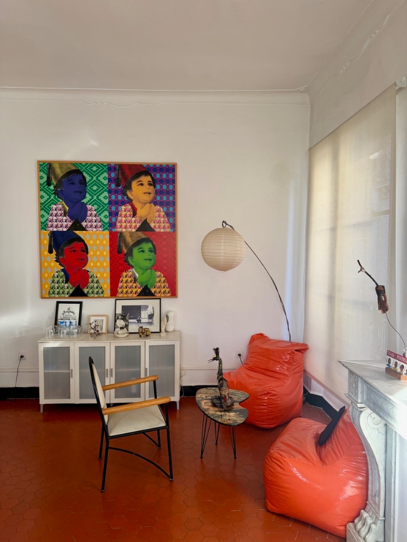 Un des espaces où se côtoient les artistes de passage et les employés de Samir Toumi -&nbsp;Bureau et art @Samir Toumi